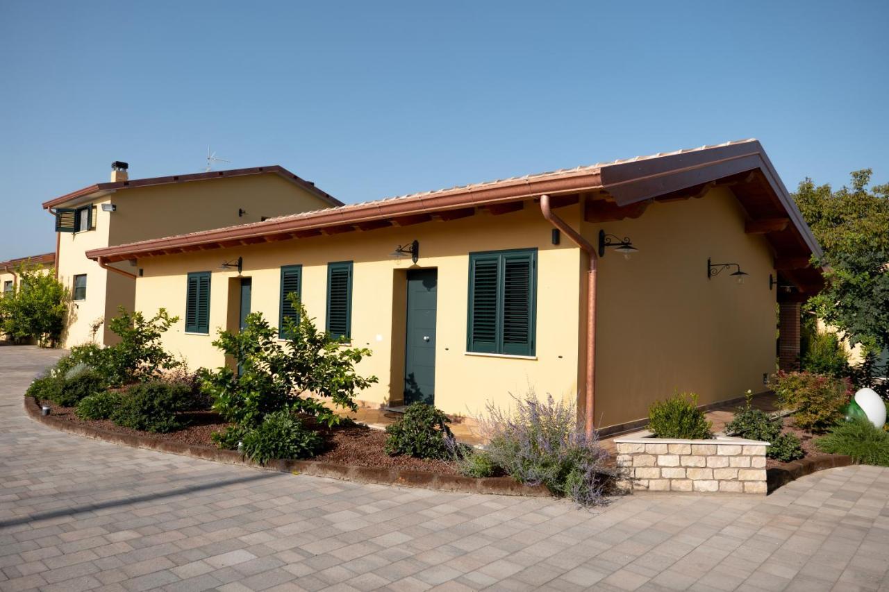 Agriturismo Casa Chiara Латина Экстерьер фото