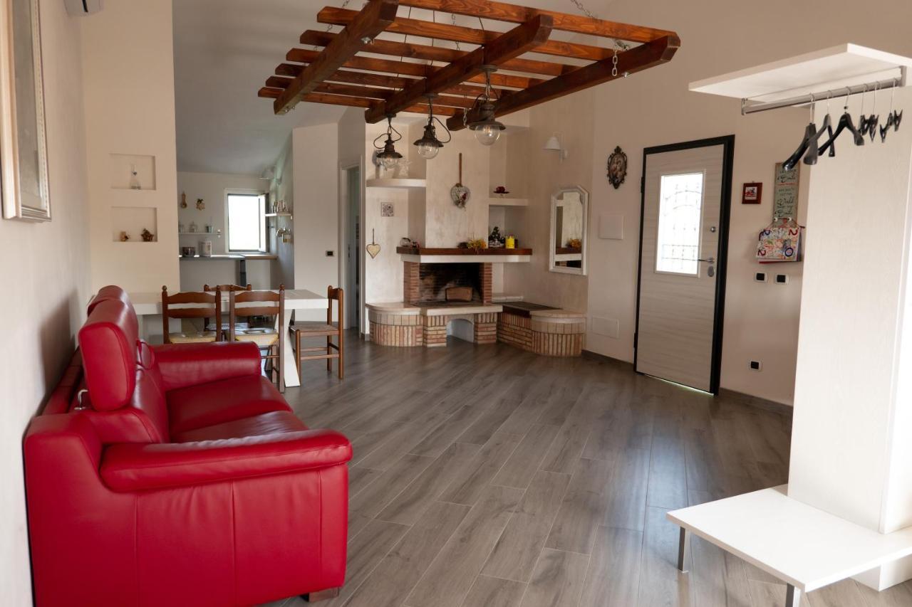 Agriturismo Casa Chiara Латина Экстерьер фото