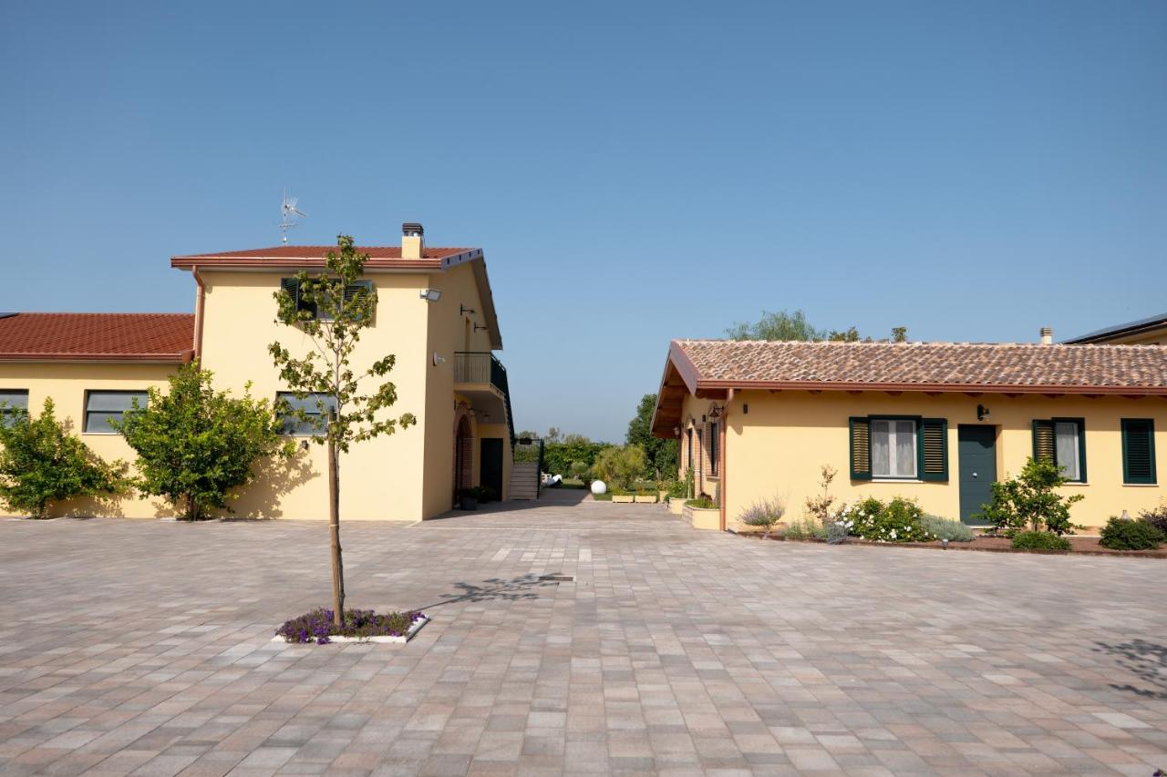 Agriturismo Casa Chiara Латина Экстерьер фото