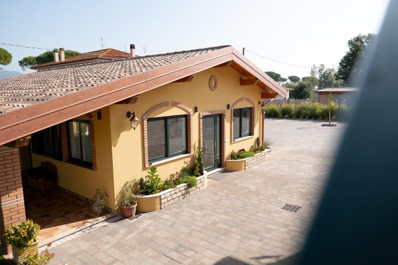 Agriturismo Casa Chiara Латина Экстерьер фото