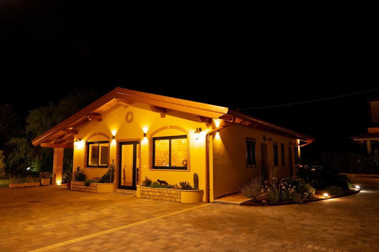Agriturismo Casa Chiara Латина Экстерьер фото